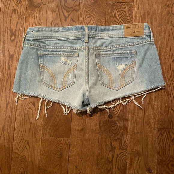 Great condition Hollister jean shorts - Picture 4 of 8